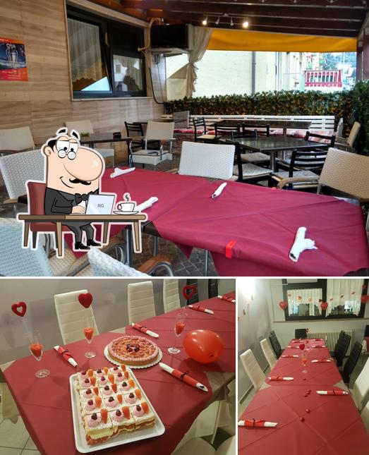 Pizzeria Tip Top Ricky si caratterizza per la interni e cibo