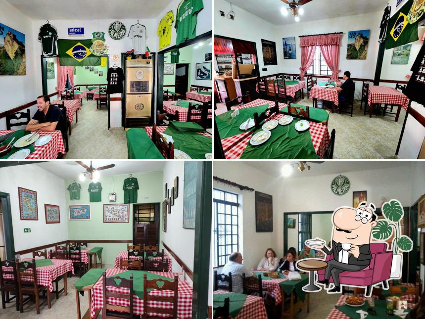 Veja imagens do interior do Restaurante La Cantina