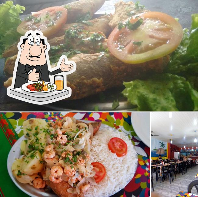 A comida e interior do restaurante