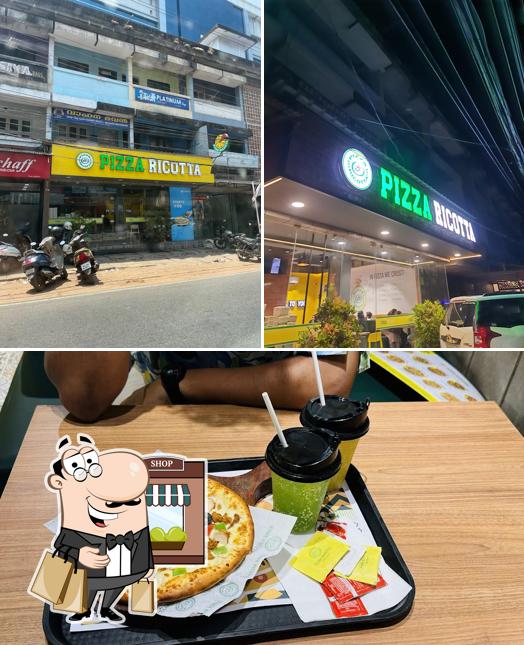 The picture of Pizza Ricotta Thalassery’s exterior and food