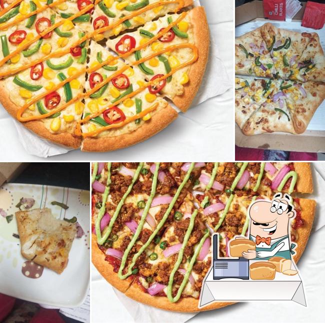 Garlic bread at Pizza Hut Kharar, Sahibzada Ajit Singh Nagar