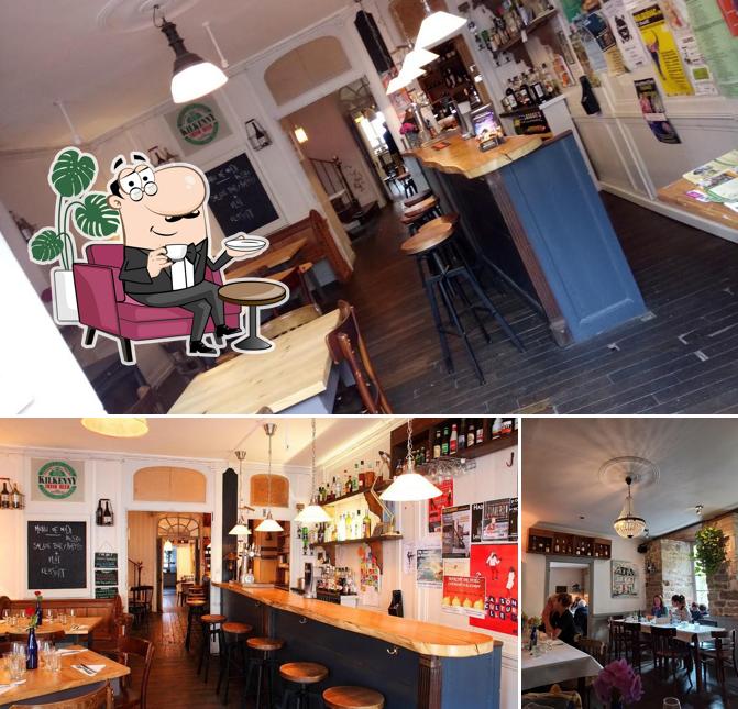 L'intérieur de Aux Sabots Rouges