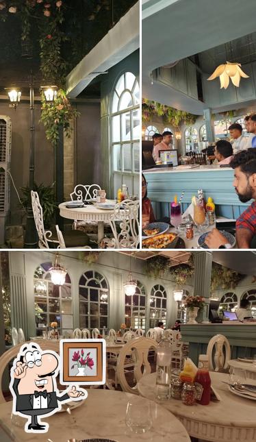 Check out how Cafe De Flora looks inside