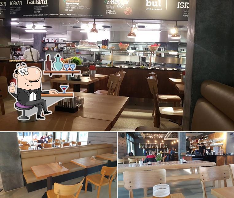 Siediti a un tavolo di Istanbul