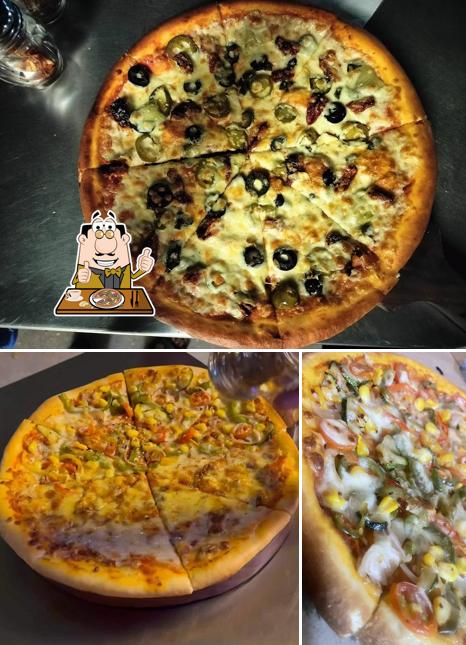 Pick pizza at Italia On The Go