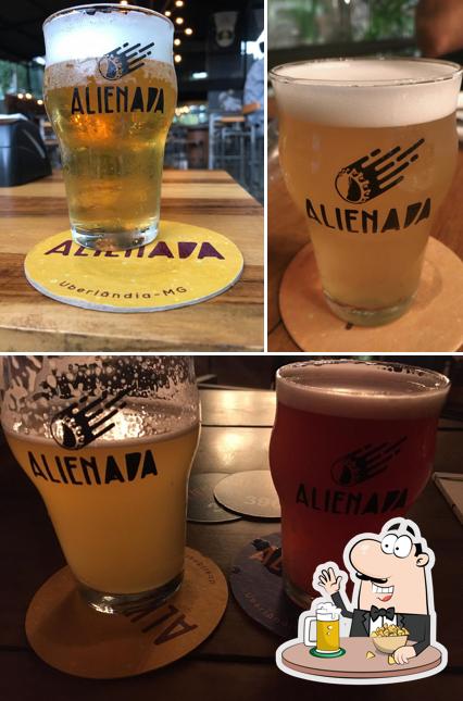 Alienada Cervejaria serve uma gama de cervejas