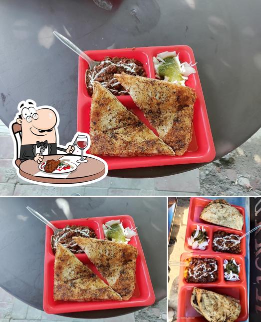 Try out meat meals at Ambarsariya Nutri Kulcha