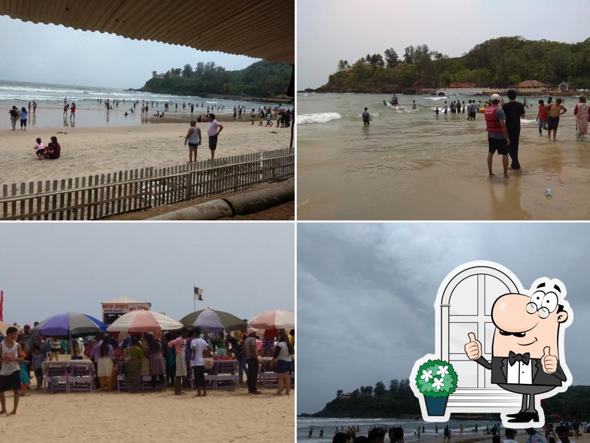 Check out how Squeeze Beach Shack looks outside