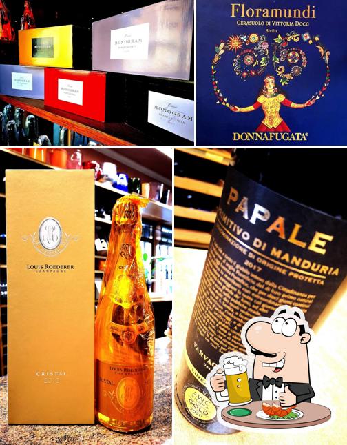 Puoi prenderti un rinfrescante bicchiere di birra chiara o scura