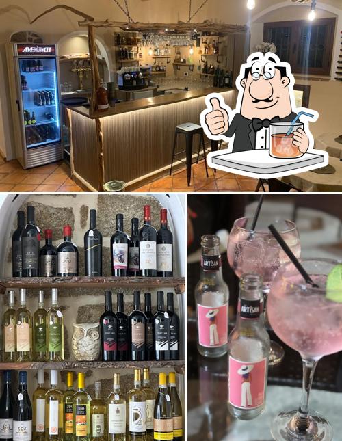 Guarda la immagine che raffigura la bevanda e interni di Ambàrati wine bar