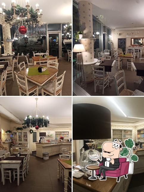 Siediti a un tavolo di Bonheur Cafè