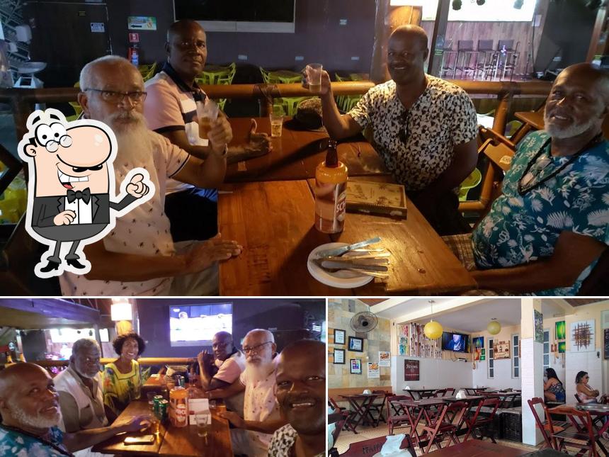 Sente em uma das mesas no Caranguejo do Pascoal