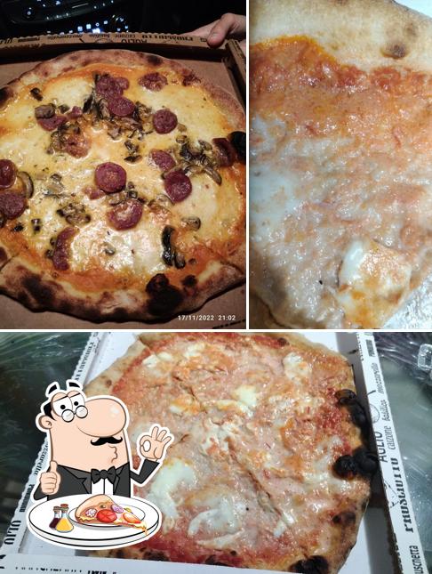 A Madia - l'Arte della Pizza Corato, puoi provare una bella pizza