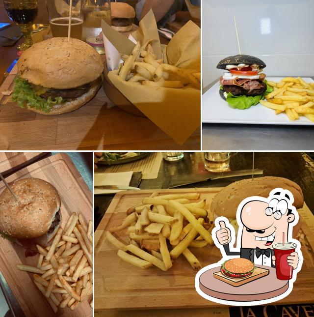 Prova un hamburger a Pub La Caverna