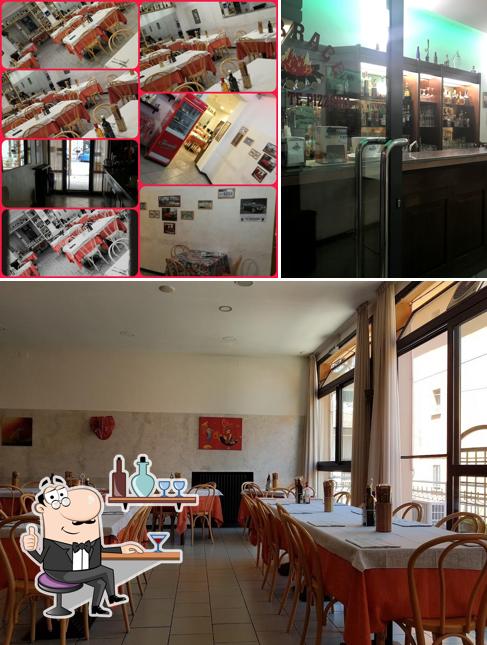 La interni e bancone da bar del ristorante