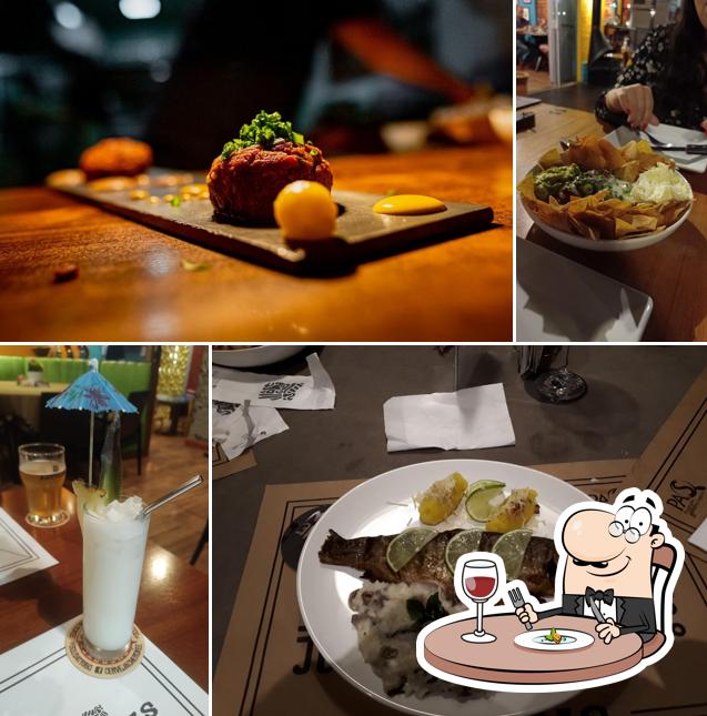 Platos en Aztecas Gastropub