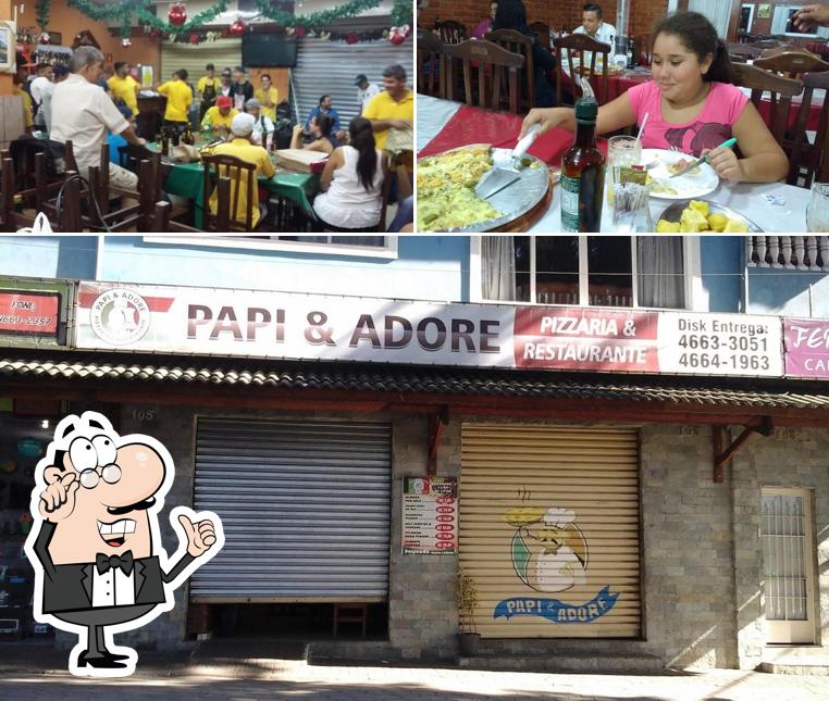 Sente em uma das mesas no Papi & Adore