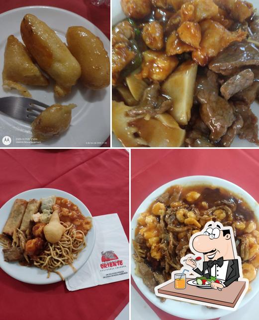 Comida em Restaurante Oriente
