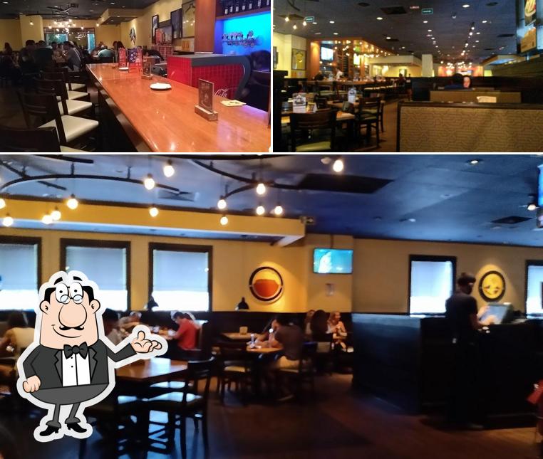 Sente em uma das mesas no Outback Steakhouse