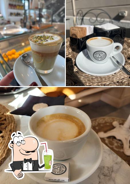 Antica Tostatura Triestina Coffee Shop & Bar propone un'ampia selezione di drink