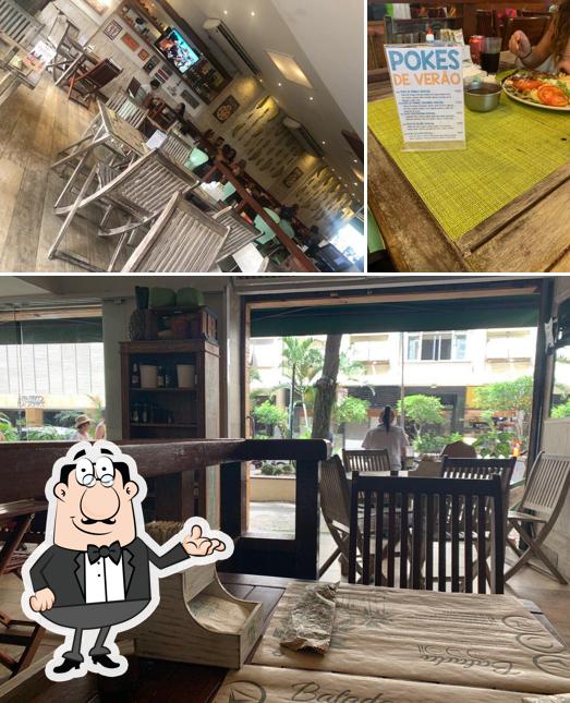 Sente em uma das mesas no Restaurante Balada Mix Copacabana