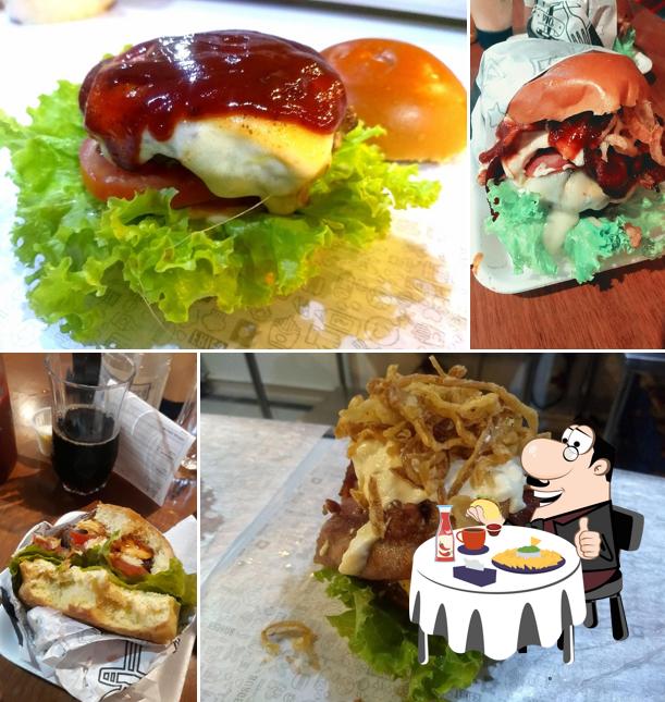Experimente um dos hambúrgueres disponíveis no Old Sailor Burger