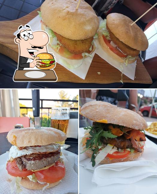 Ordina un hamburger a King’s Bar Tabacchi