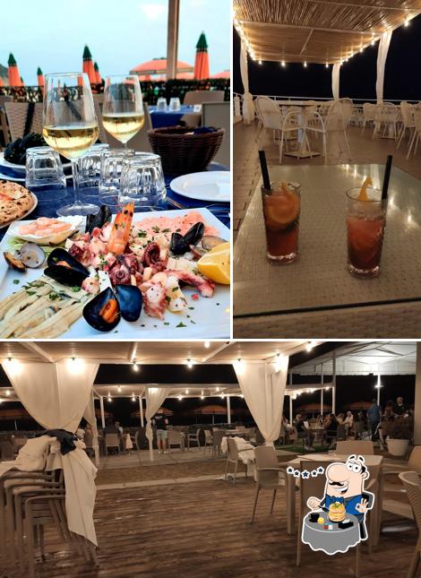 La foto della cibo e interni di Terrazza Aurora