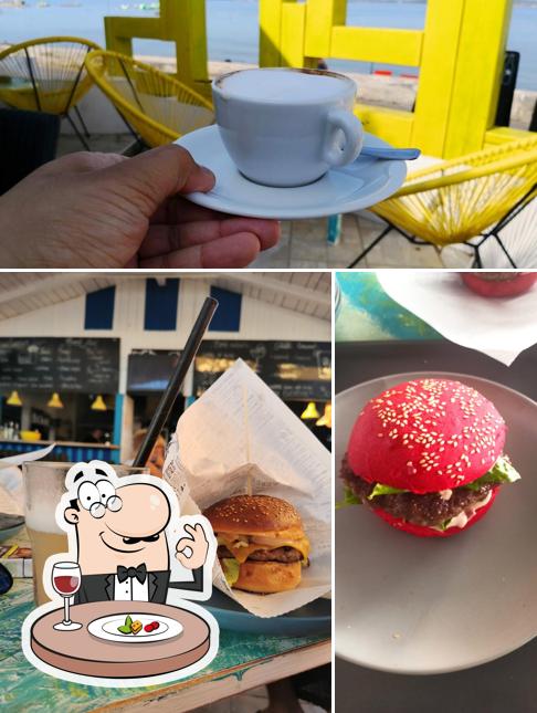 Dai un’occhiata alla immagine che mostra la cibo e interni di Kubus Beach Bar