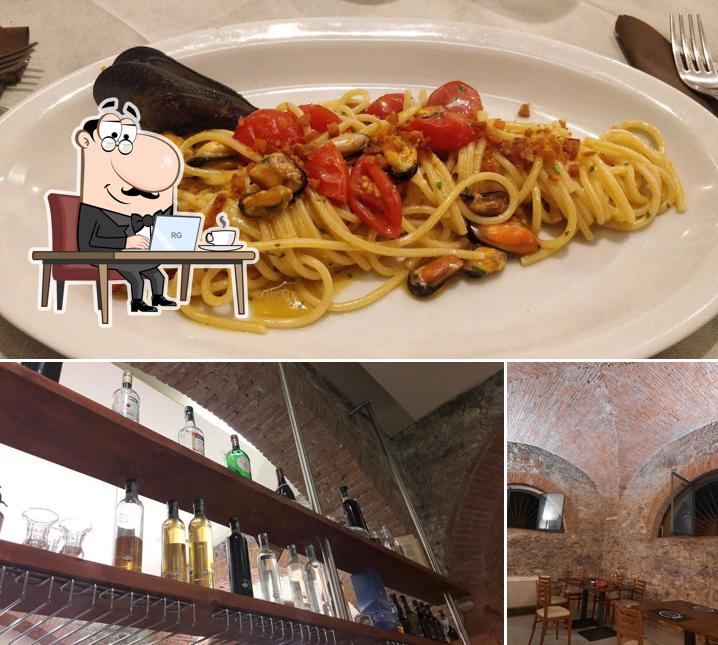La interni e cibo del ristorante