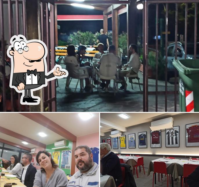 Siediti a un tavolo di Bar Sport - Rossi & Porfilio