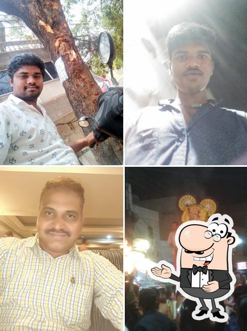 Look at the photo of Rr Iyenger Bakery