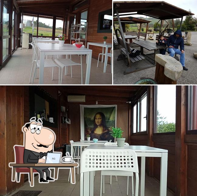 Siediti a un tavolo di Da Otello *Cafè*