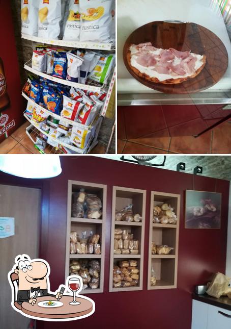 La cibo e interni del ristorante