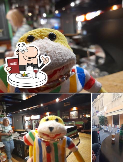 Tra le varie cose da Caffe Jedro si possono trovare la cibo e interni