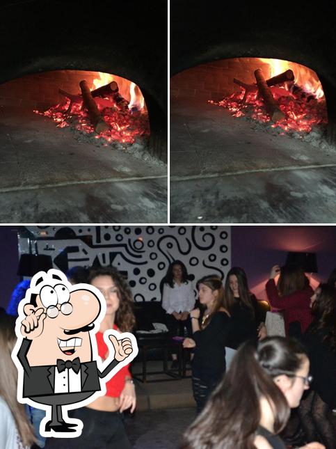 Dai un'occhiata agli interni di Sensation Disco Pub