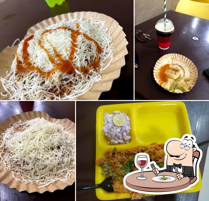 Food at Jay Bhavani Vadapav