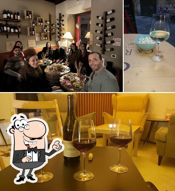 Gli interni di Le Baudelaire Wine & Gin Bar