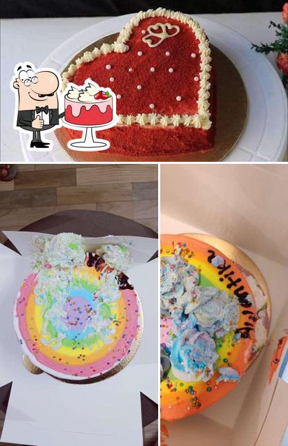 Red velvet cake at Onlinecake.in