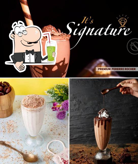 Santushti Shakes And More - Suvarna Bhoomi Complex offers a variety of drinks