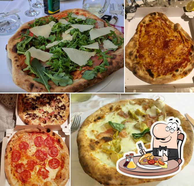 Scegli una pizza a Pizzeria La Capannina