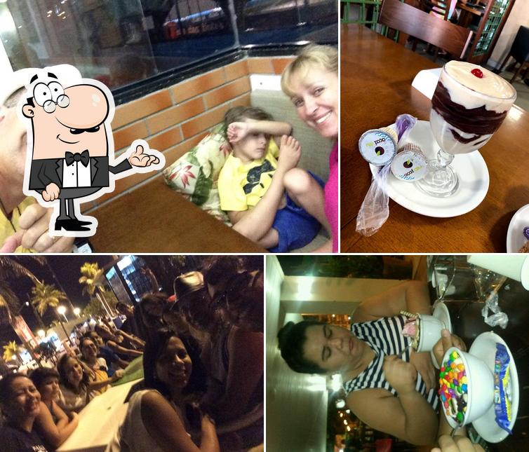 Sente em uma das mesas no Açaí Aju