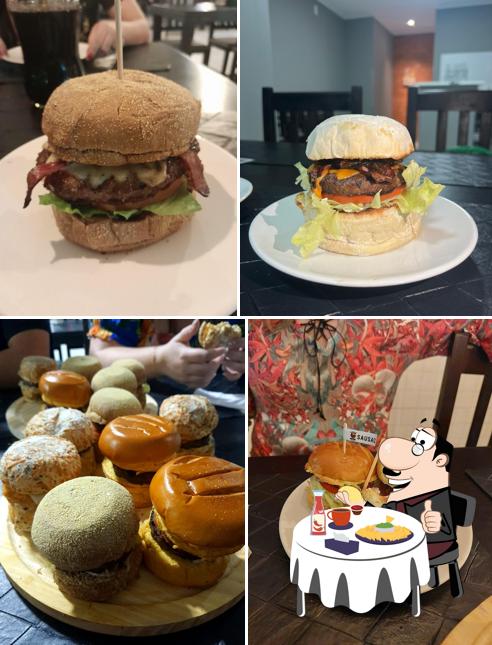 Experimente um hambúrguer no Royal Burguer Palhoça