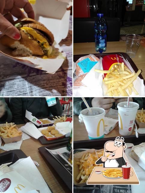 Ordina le patatine fritte a McDonald's Tortona