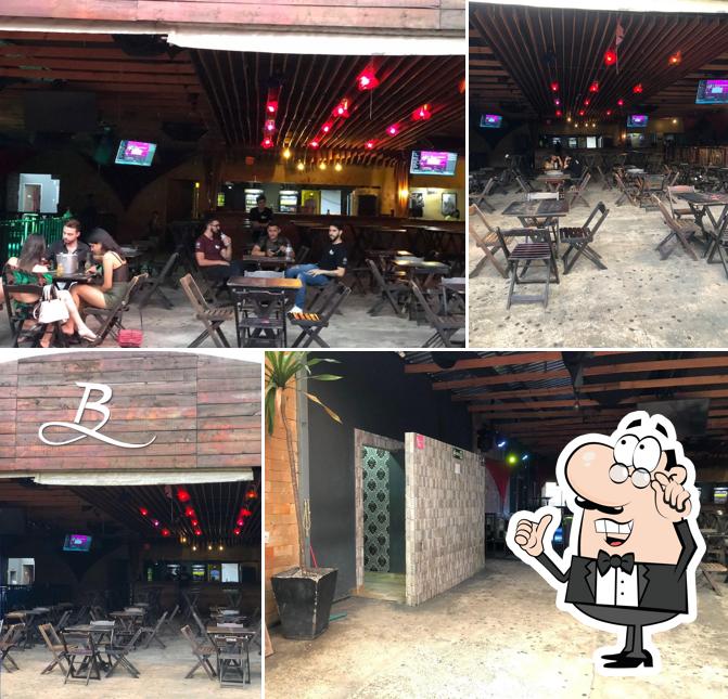 O interior do B Bar e Choperia