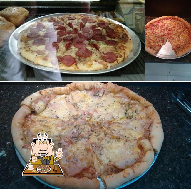 Experimente pizza no Panificadora e confeitaria Afonso Pena
