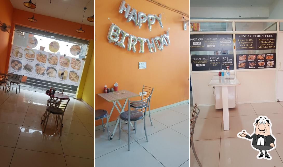 The interior of ALVIN PIZZA