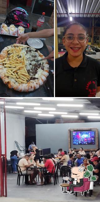 Sente em uma das mesas no Carne De Sol Do Amorim