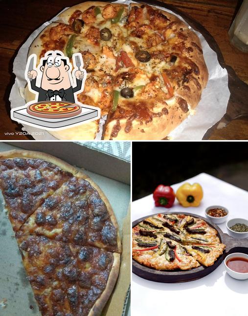 Order pizza at Cafe Pumpkin