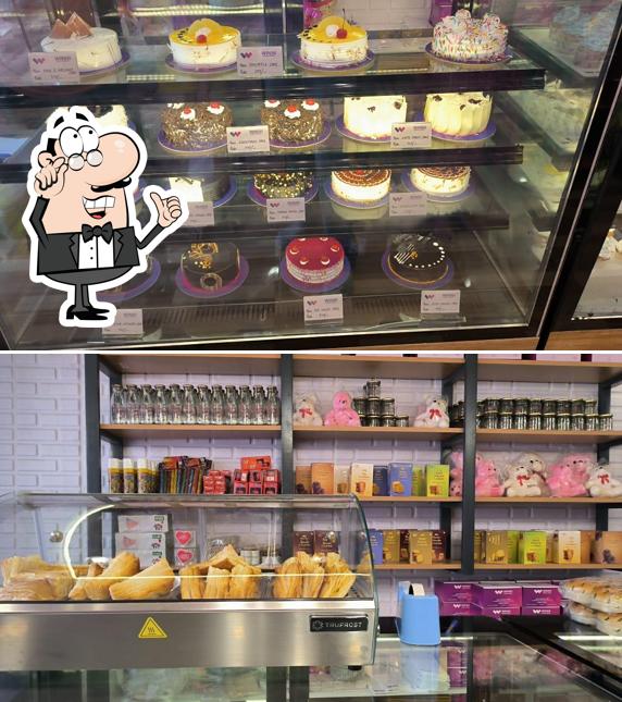 The interior of Winni Cakes & More